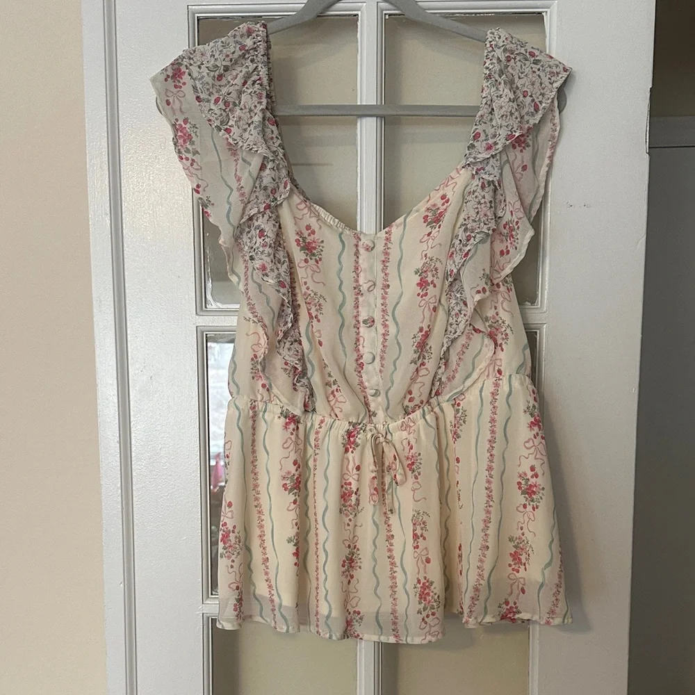 torrid Cream Floral Ruffle Tie-Front Blouse - Picture 1 of 8